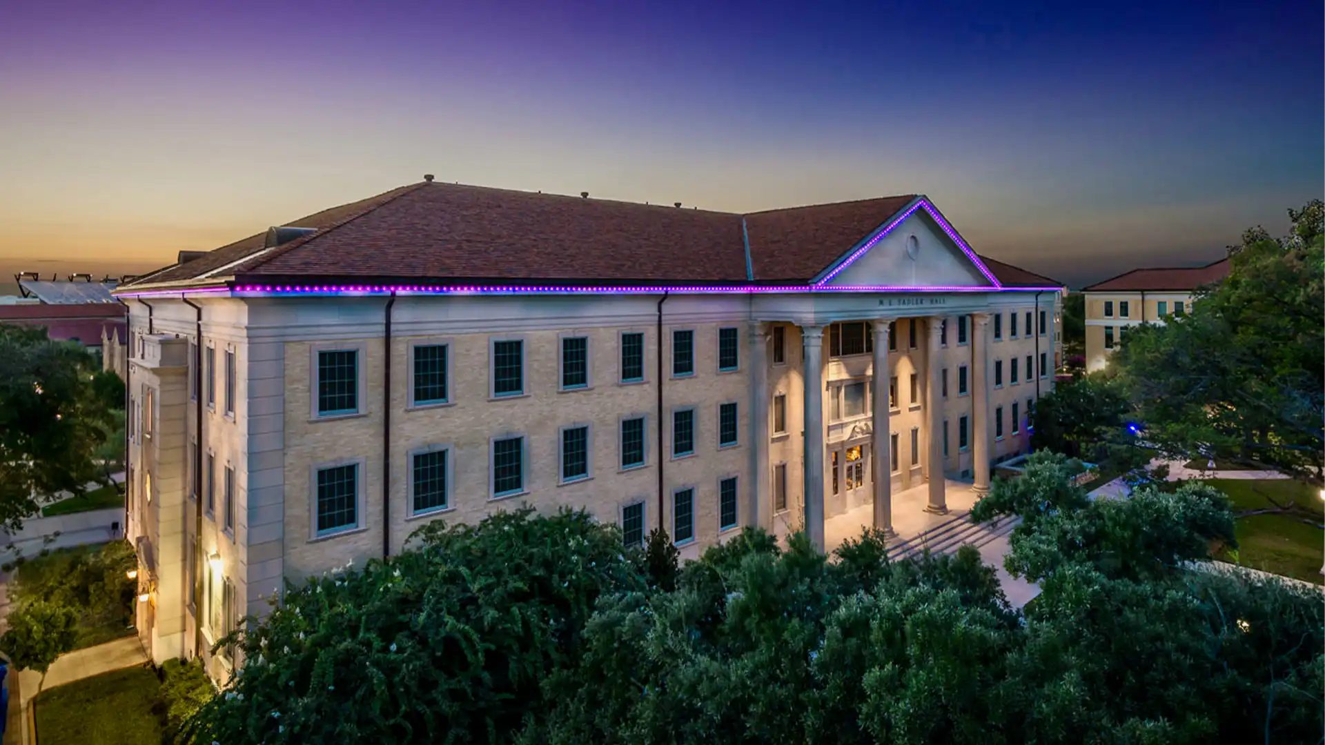 Municipal Government Building Christmas Lighting