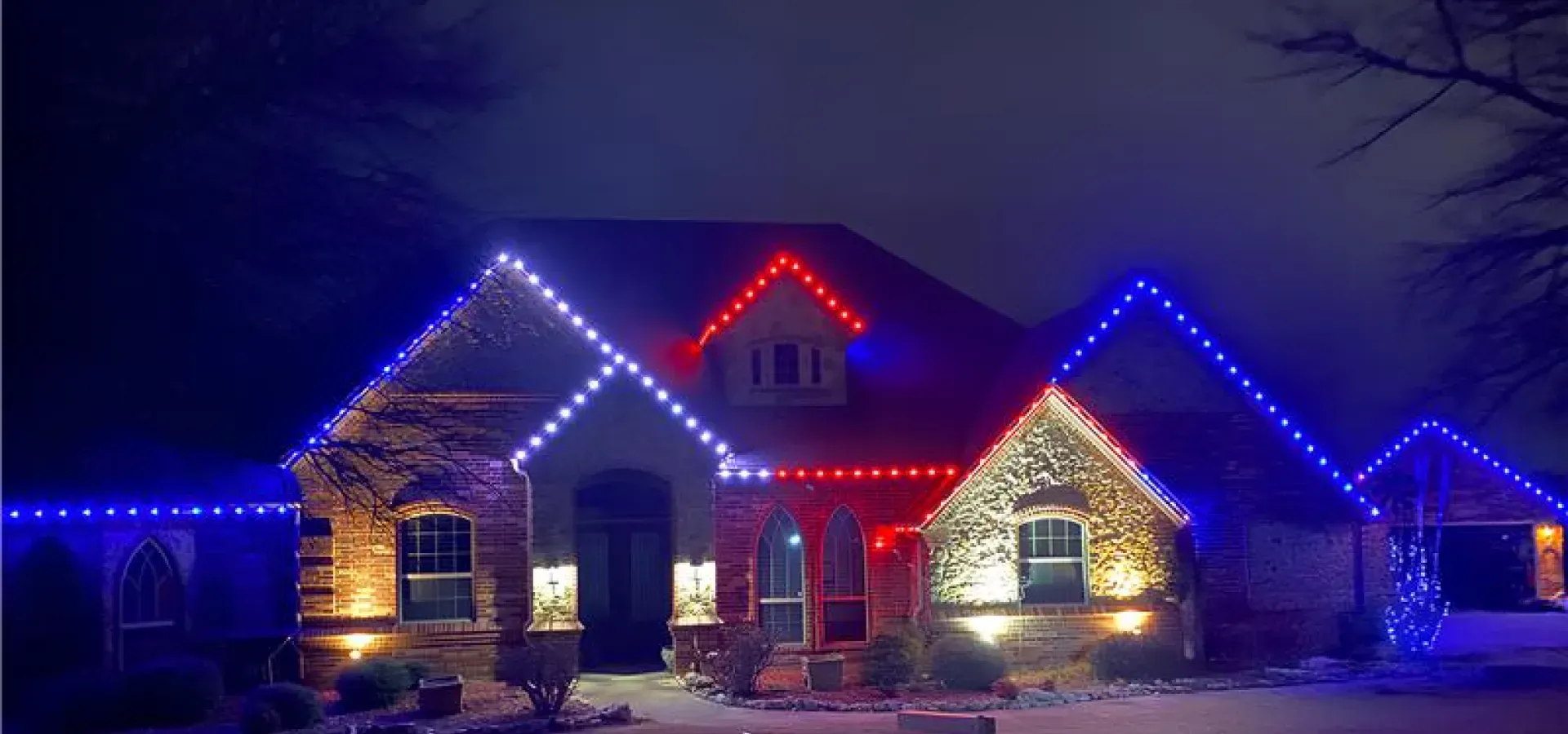 Amaing permanent holiday lights
